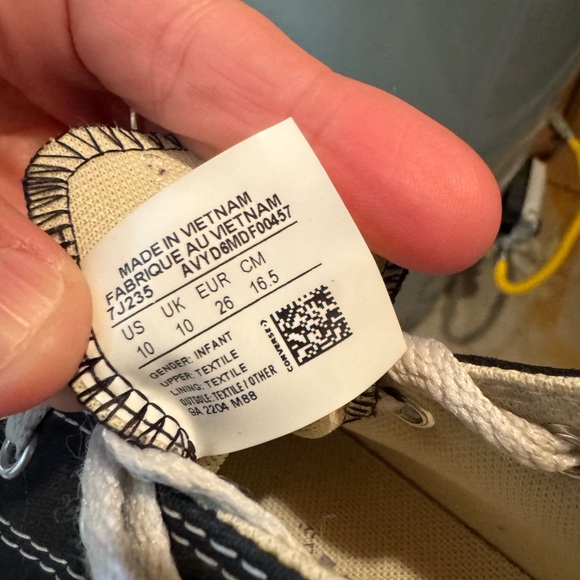 Toddler Black And White Converse Shoes Size 10 - Picture 6 of 6